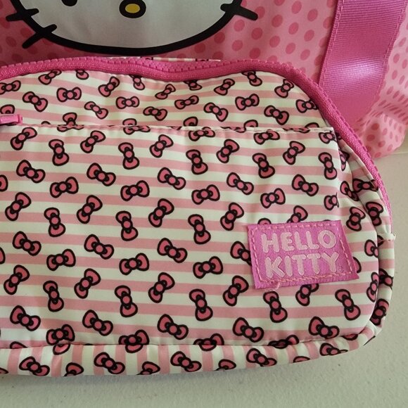 Hello Kitty Duffle 3 Piece Set (Duffle bag, bum bag, and bow luggage tag) - Picture 4 of 11